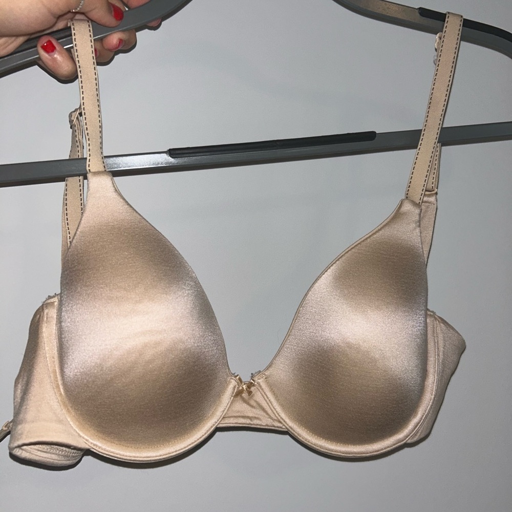 Woman’s 36C Maidenform Demi bra